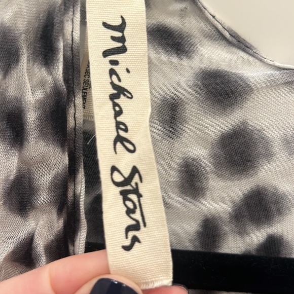 Michael Stars Black and White Ikat Sarong, Scarf, Wrap NWOT - Picture 5 of 8